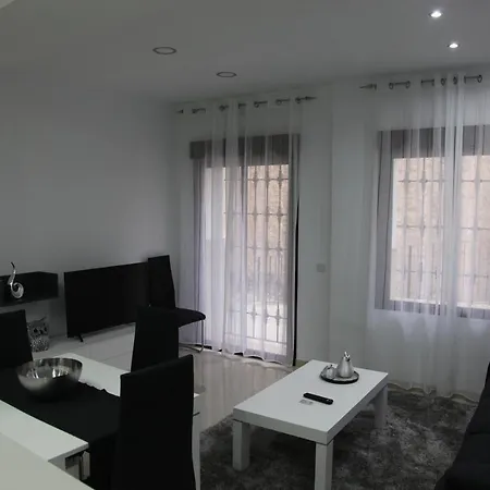 Alogia, Pastora, Yerbater Lägenhet *